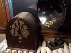 lot 510 image: Philco radio and Magnavox radio...