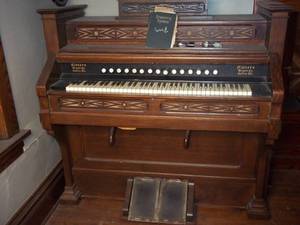 lot 512 image: Antique pump organ, makes music...