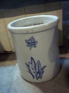 lot 252 image: Antique 12-gallon Western Stoneware...