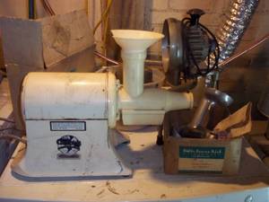 lot 261 image: The Champion worlds finest juicer,...