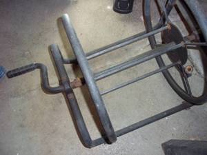 lot 264 image: Heavy duty metal garden hose reel w...
