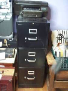 lot 313 image: HON metal file cabinet with HP offi...