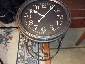 lot 321 image: ClockTable
