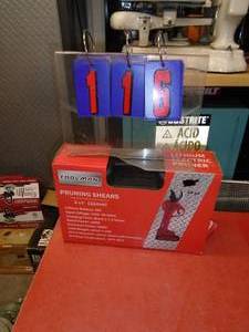 lot 116 image: Toolman 20 volt lithium ion pruning shear. New in the box. Tested & works. As shown.