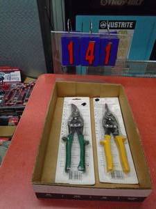 lot 141 image: New pair of aviation tin snips. As shown.
