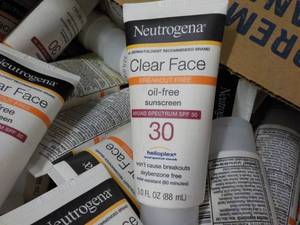 Banano Box full Neutrogena Oil Free...