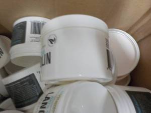 25 Empty Plastic .8 oz Jars with Li...