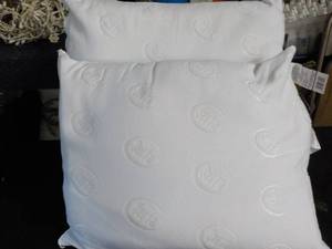 2 Serta Pillows SQ Size...