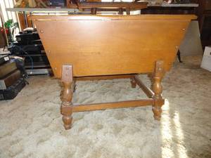 Solid Oak End Table, Lots of Storage Space 19 x 29