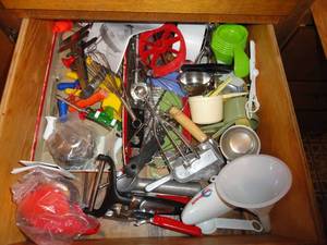 Mixers, Ice Cream Scoops, Corn Holders, Whips, Measuring cups, Cheese cutter