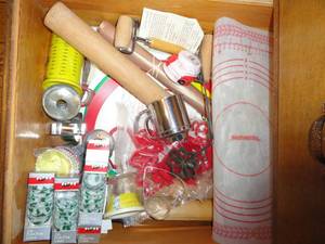 Rolling Pins, Cookie cutters, Measure cups, Pie crust molds