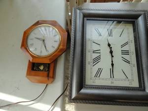 Clocks United  Emery 1-Battarys 1 Electric