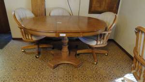 Kitchen Table 42w x 42 Leaf is 11 12 with 4 Chairs on wheels