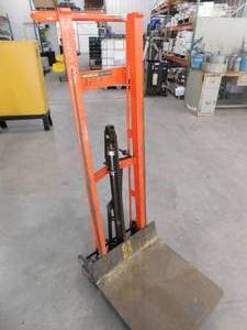 Wesco Industrial Products 260001 750 lb. 2 Wheel Steel Hydraulic Pedalift with 20 x 16 Platform and 40 Lift Height