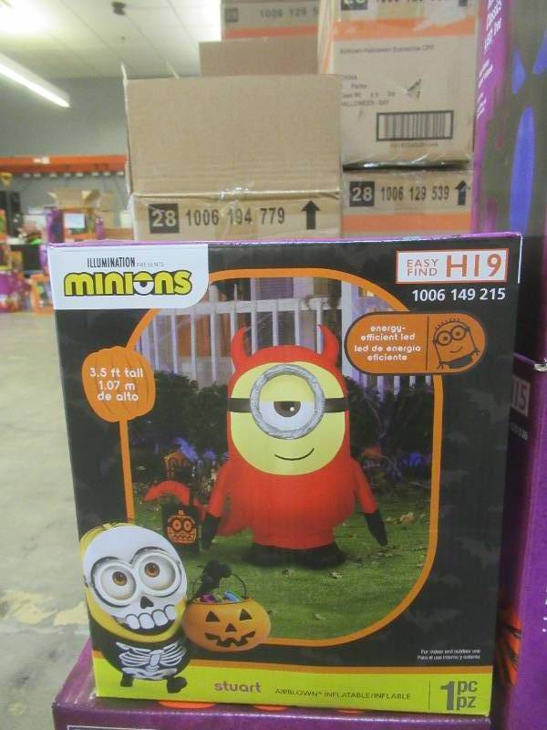 lot 104 image: 8 Pack Halloween Airblown Decor (SEE PHOTOS)