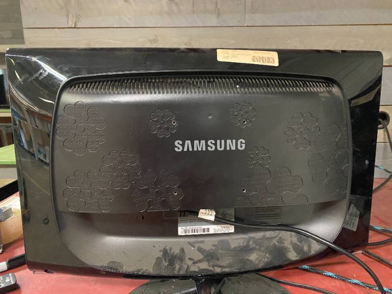 lot 1011 image: CM23WS CM23WS Samsung SyncMaster 2333SW 23-inch 169 1920 x 1080 DVI VGA LCD Monitor