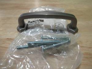 lot 238 image: (20 Pack) Hampshire 3 Heirloom Silver Color Cabinet Pull