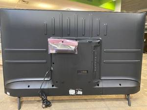 lot 1002 image: 50R6090G5 50 R6 Series 4K Uhd Hisense Roku Tv With Hdr (TECHNICIAN TESTED LIKE-NEW)