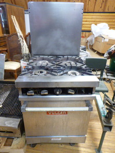 lot 9 image: Vulcan Gas Stove