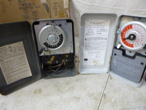 lot 66 image: Paragon Defrost Timers
