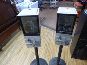 lot 77 image: 2 Versatile Candy Machines