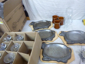 lot 105 image: Miscellaneous Dishes