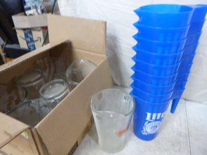 lot 106 image: Beverage Pitchers