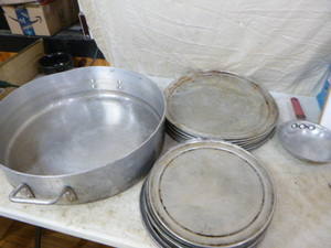 lot 125 image: Pizza Pans