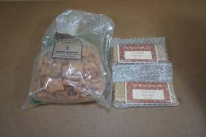 lot 18 image: Thompsons Candle Co. Super Scent Wax Melts -Caramel Apple and 2 Carnauba Wax Bars