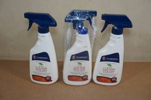 lot 32 image: 3 Guardsman Wood Furniture Clean and Polish