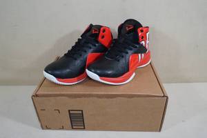 lot 40 image: New Youth Size 4.5 Vitike Sneakers