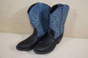 lot 45 image: Smoky Mountain BlueBrown Boots -Size 5.5