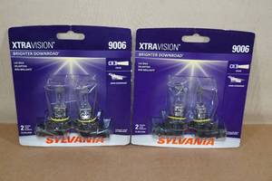lot 73 image: 2 Sylvania Xtravision Halogen Lamps -9006