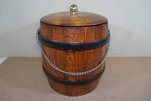 lot 89 image: Vintage Hand Made Barrel Style Cooler -Holds 12 Cans
