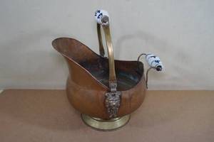 lot 91 image: CoalAsh Scuttle with Lion Handle