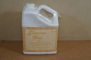 lot 97 image: Glamorous Wash Fine Laundry Detergent -Diva