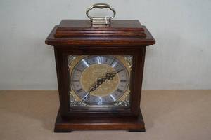 lot 148 image: Verichron Westminster Chime Mantel Clock