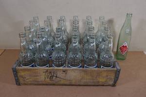 lot 182 image: Vintage Wood Shipping Crate with Vintage Barqs Bottles - Plus Half Quart RC