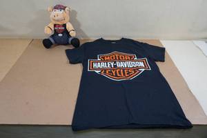 lot 202 image: Harley Davidson T-Shirt -Small with Stuffed Animal