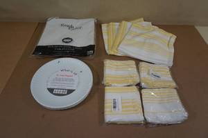 lot 214 image: 8 Placemats with Plates and Round Plastic Lined Table Cloth