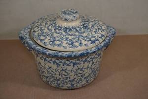 lot 217 image: Roseville Stoneware Casserole Dish
