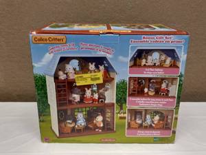 lot 6 image: CALICO CRITTERS SKY BLUE TERRACE GIFT SET