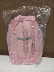 lot 15 image: 17 BACKPACK WITH ACCESSORIES
