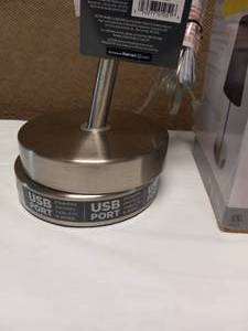 lot 34 image: BETTER HOMES & GARDEN LAMP BASE & BASIC TABLE LAMP