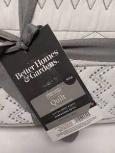lot 40 image: BETTER HOMES & GARDEN QUILT