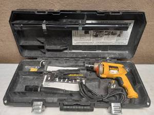 lot 57 image: DEWALT SCREWDRIVER GUN