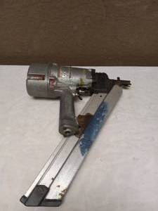 lot 59 image: HITACHI 3-14IN CLIP HEAD NAILER