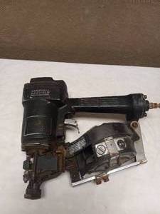 lot 60 image: CAMPBELL HAUSFELD PROFESSIONAL COILED ROOFING NAILER