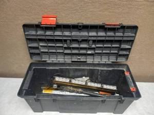 lot 68 image: RED & BLACK TOOLBOX WITH TOOLS