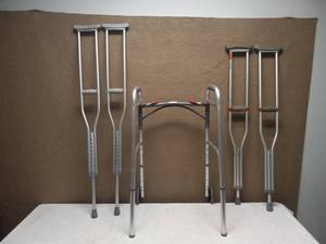 lot 82 image: MEDLINE TWO BUTTON FOLDING WALKER & (2) SET OF ALUMINUM CRUTCHES